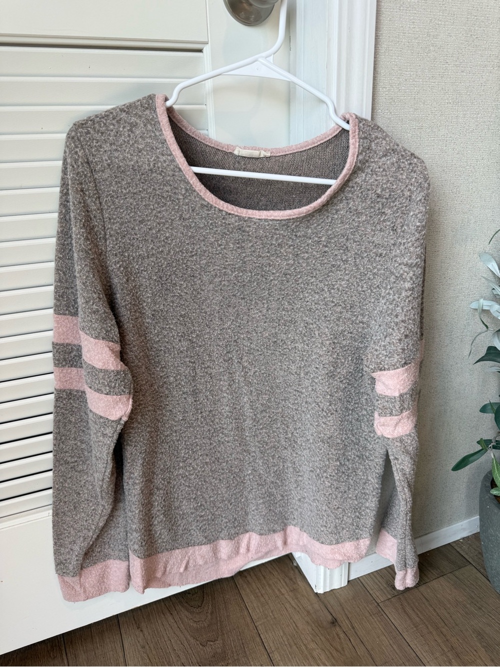 Hummingbird Taupe Sweater with Blush Trim